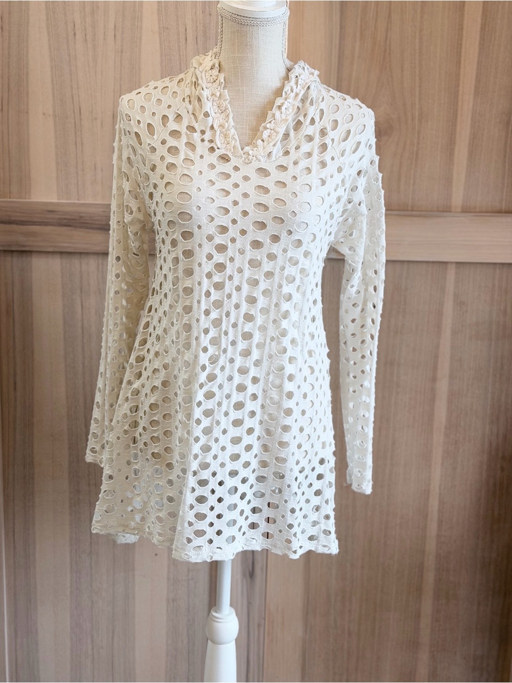 JM Clothing Cream Open Knit Long-Sleeve Hoodie Tunic. Cut Out | Women’s Sz-S